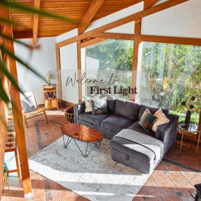 First Light - Waterfront, Hot tub, Sauna, EV